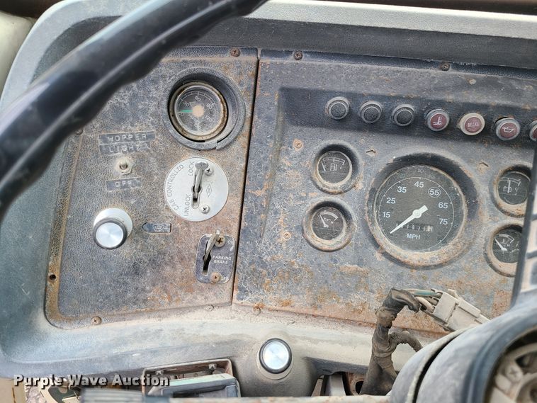 image for item EZ9175 1985 Ford L8000  oil distributor truck