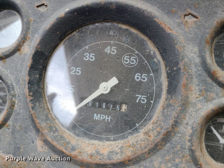 image for item EZ9175 1985 Ford L8000  oil distributor truck