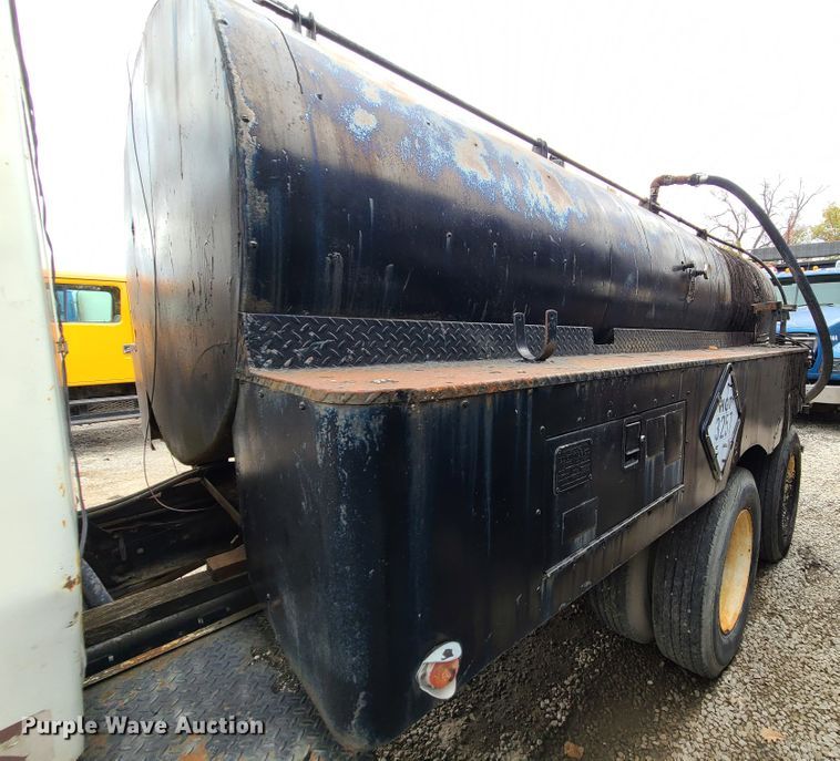 image for item EZ9175 1985 Ford L8000  oil distributor truck