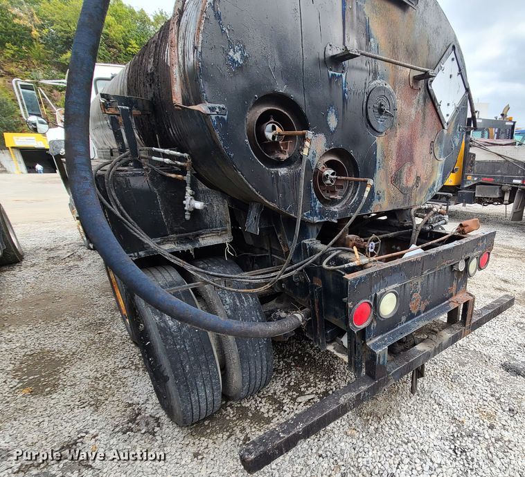 image for item EZ9175 1985 Ford L8000  oil distributor truck