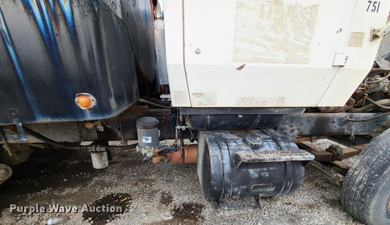 image for item EZ9175 1985 Ford L8000  oil distributor truck