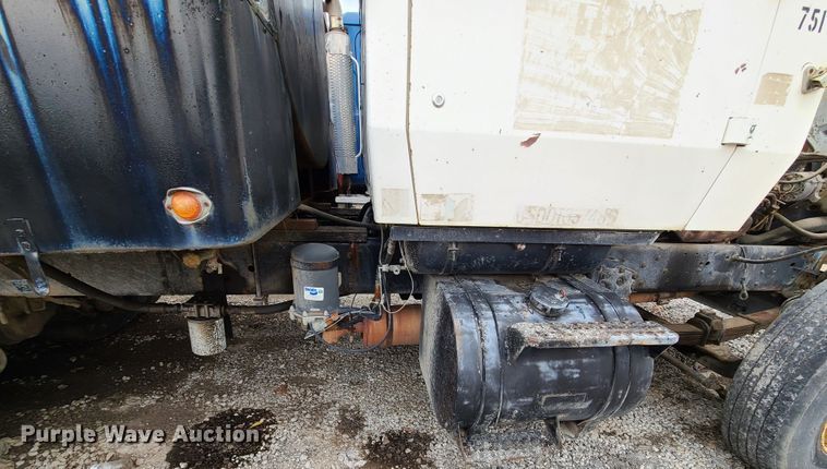 image for item EZ9175 1985 Ford L8000  oil distributor truck