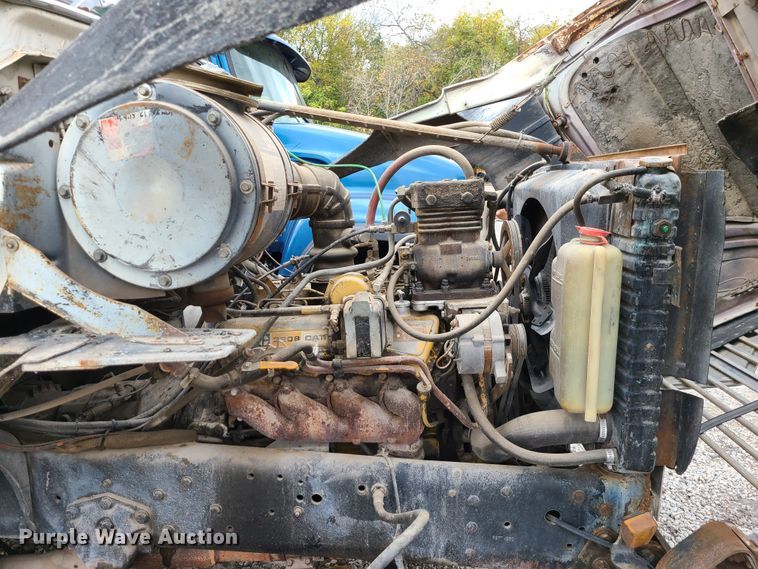 image for item EZ9175 1985 Ford L8000  oil distributor truck