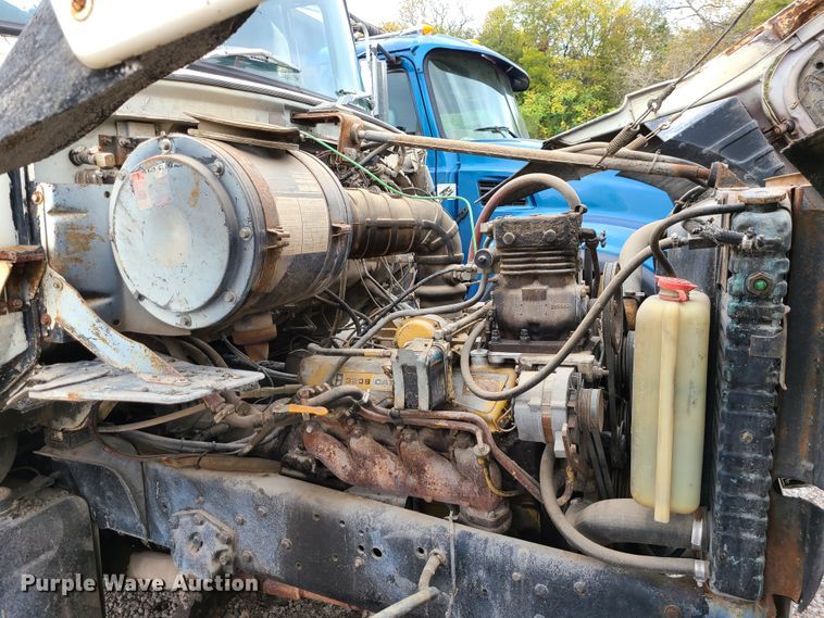 image for item EZ9175 1985 Ford L8000  oil distributor truck