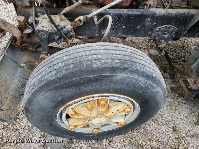 image for item EZ9175 1985 Ford L8000  oil distributor truck