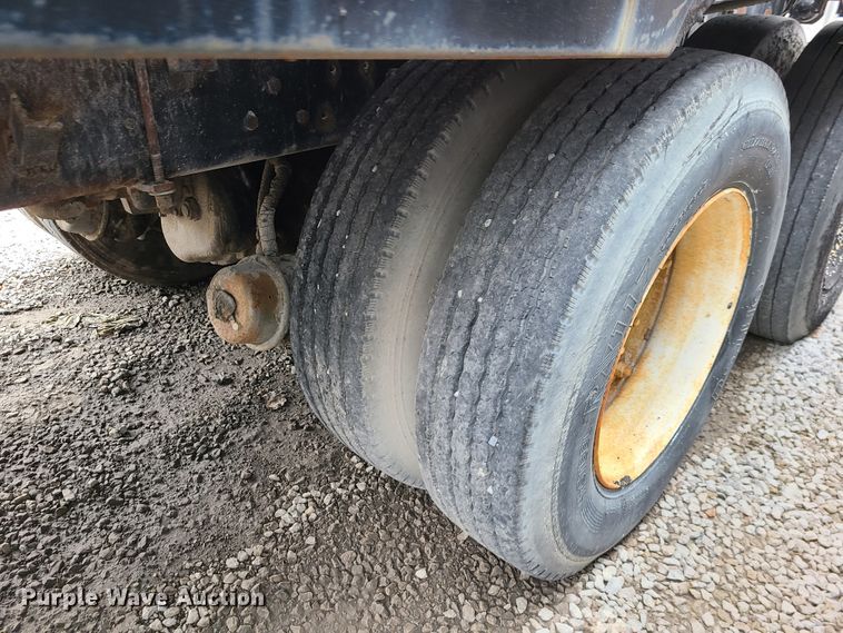 image for item EZ9175 1985 Ford L8000  oil distributor truck