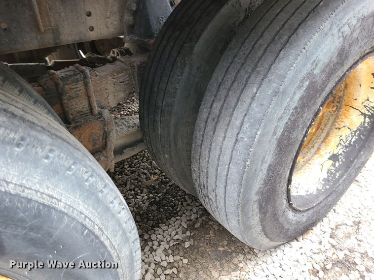 image for item EZ9175 1985 Ford L8000  oil distributor truck