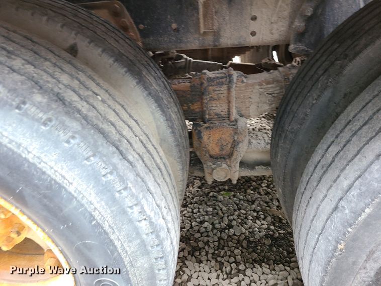 image for item EZ9175 1985 Ford L8000  oil distributor truck