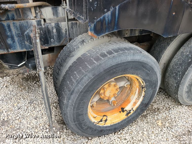 image for item EZ9175 1985 Ford L8000  oil distributor truck