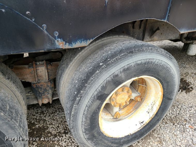 image for item EZ9175 1985 Ford L8000  oil distributor truck