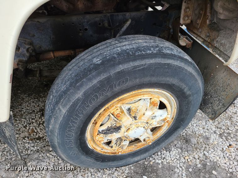 image for item EZ9175 1985 Ford L8000  oil distributor truck