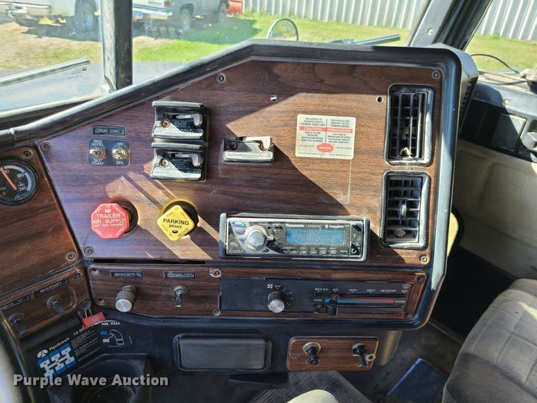 image for item EZ9180 1996 Freightliner FLD112  dump truck