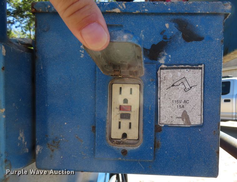 image for item FP9421 1999 Genie S40  boom lift