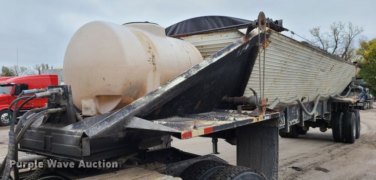 image for item GO9454 1989 Red River  live bottom trailer