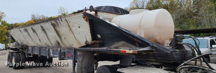 image for item GO9454 1989 Red River  live bottom trailer