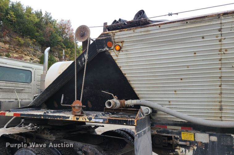 image for item GO9454 1989 Red River  live bottom trailer