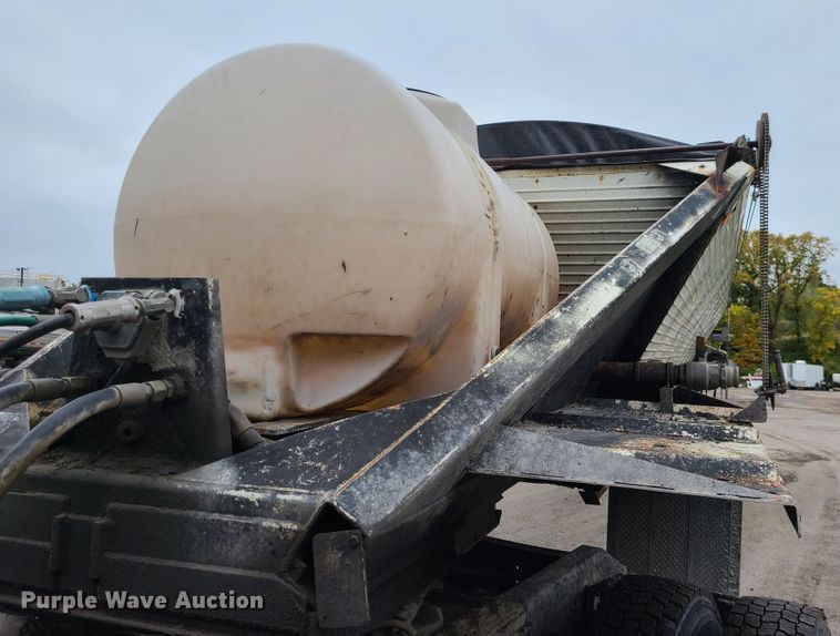 image for item GO9454 1989 Red River  live bottom trailer