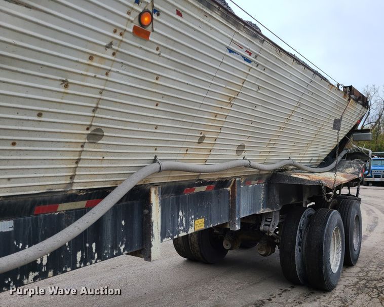 image for item GO9454 1989 Red River  live bottom trailer