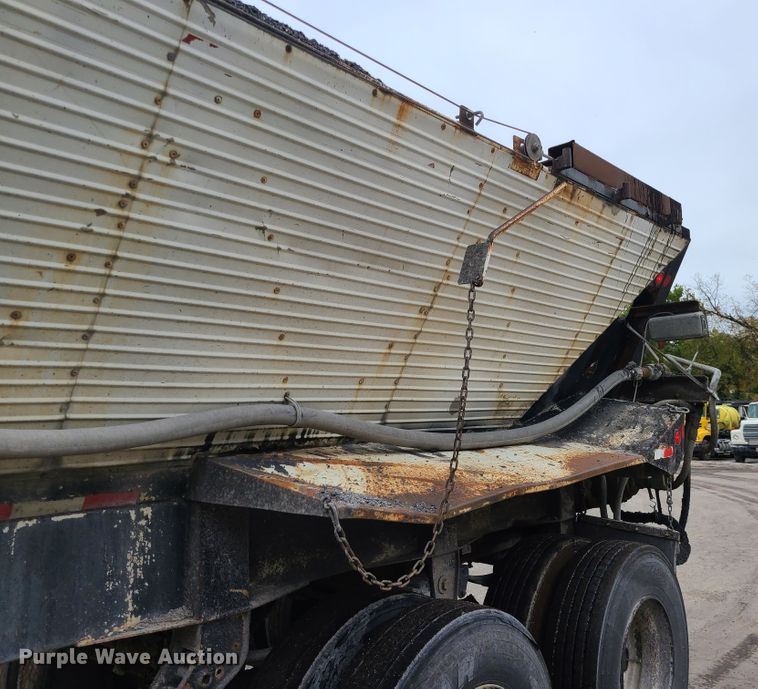 image for item GO9454 1989 Red River  live bottom trailer