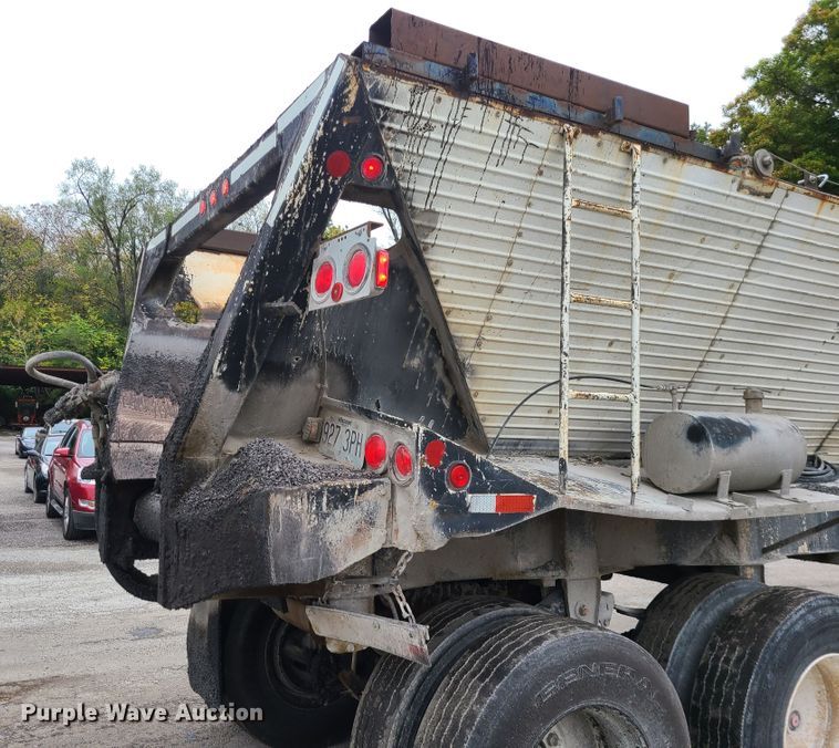 image for item GO9454 1989 Red River  live bottom trailer