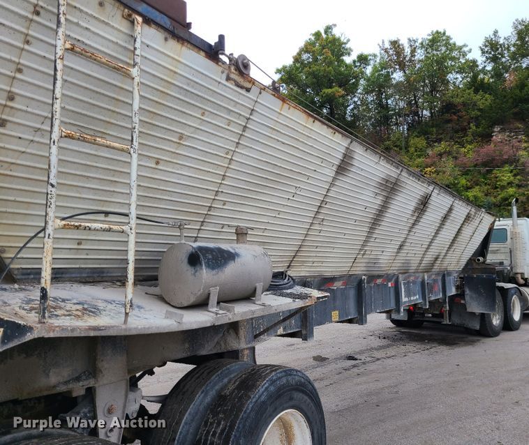 image for item GO9454 1989 Red River  live bottom trailer