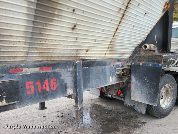 image for item GO9454 1989 Red River  live bottom trailer