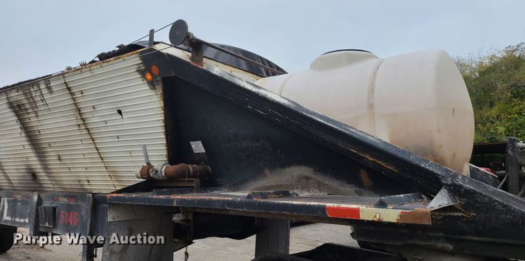 image for item GO9454 1989 Red River  live bottom trailer