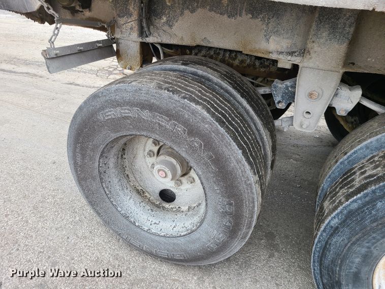 image for item GO9454 1989 Red River  live bottom trailer