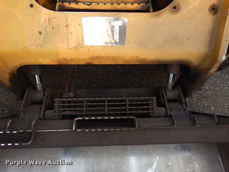 image for item HI9917 2015 Caterpillar 272D2  skid steer loader
