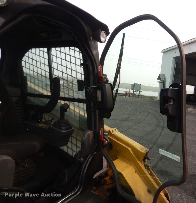 image for item HI9917 2015 Caterpillar 272D2  skid steer loader