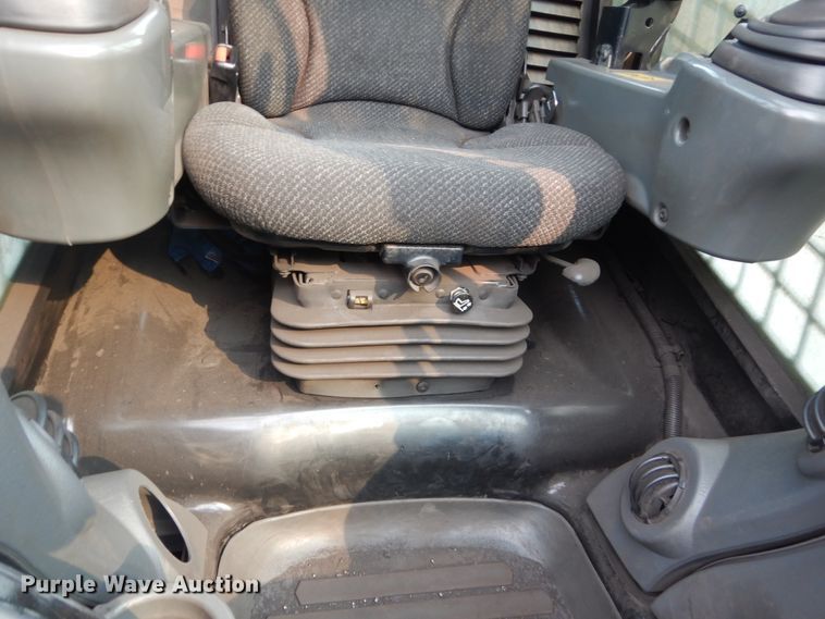 image for item HI9917 2015 Caterpillar 272D2  skid steer loader