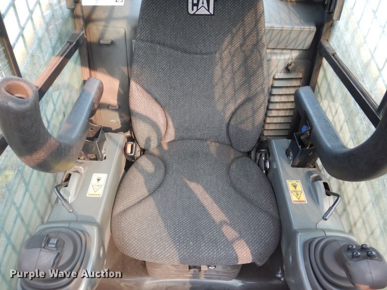 image for item HI9917 2015 Caterpillar 272D2  skid steer loader