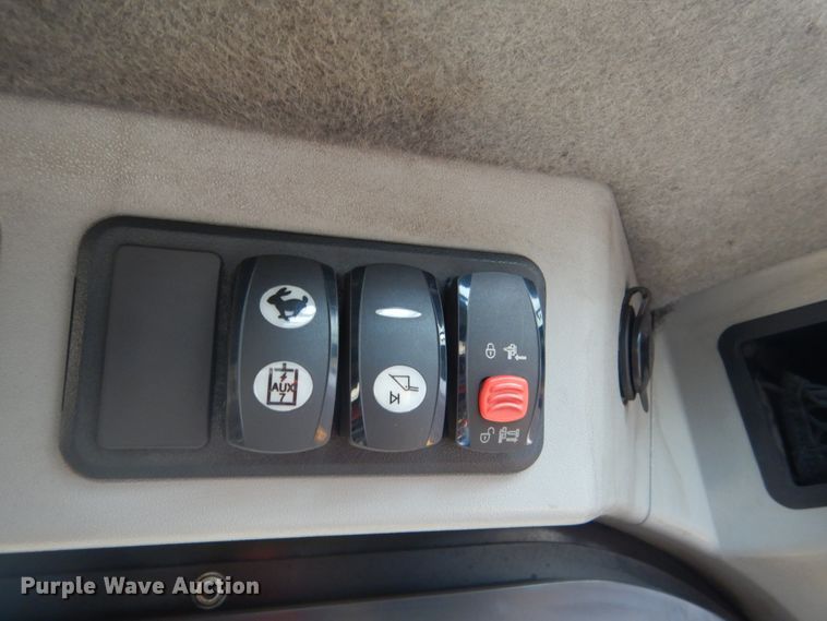 image for item HI9917 2015 Caterpillar 272D2  skid steer loader