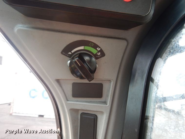 image for item HI9917 2015 Caterpillar 272D2  skid steer loader