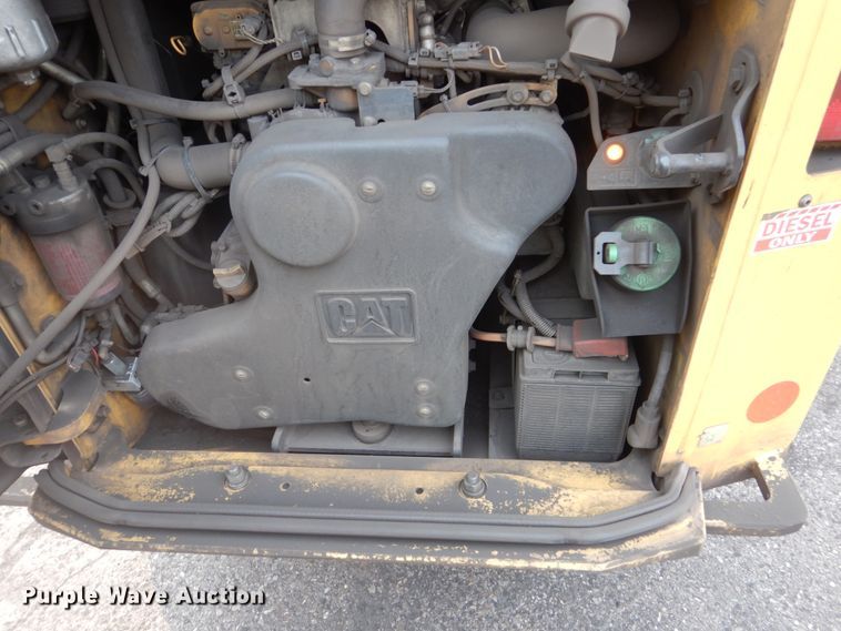 image for item HI9917 2015 Caterpillar 272D2  skid steer loader