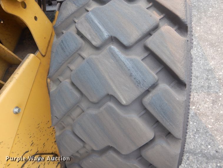 image for item HI9917 2015 Caterpillar 272D2  skid steer loader