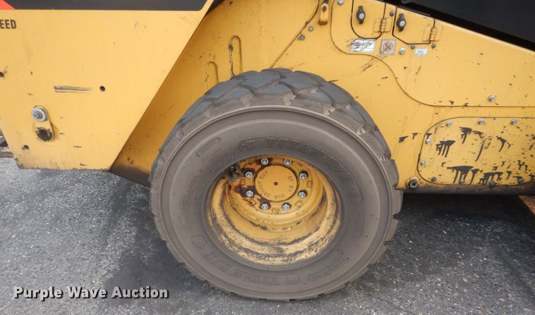 image for item HI9917 2015 Caterpillar 272D2  skid steer loader