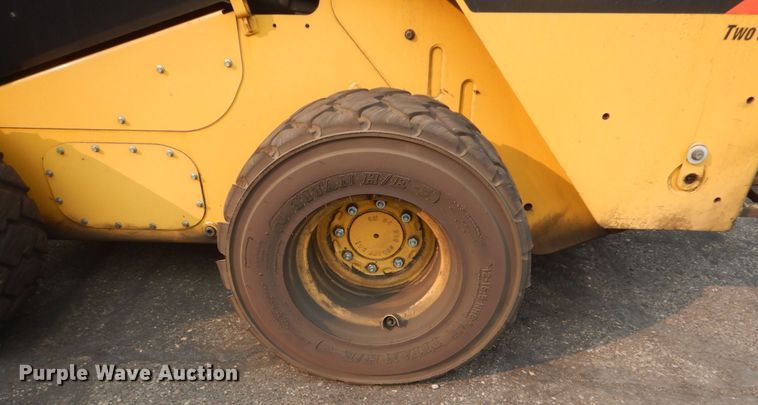 image for item HI9917 2015 Caterpillar 272D2  skid steer loader