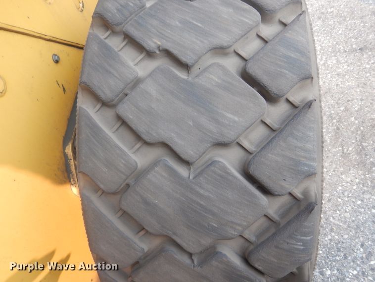 image for item HI9917 2015 Caterpillar 272D2  skid steer loader