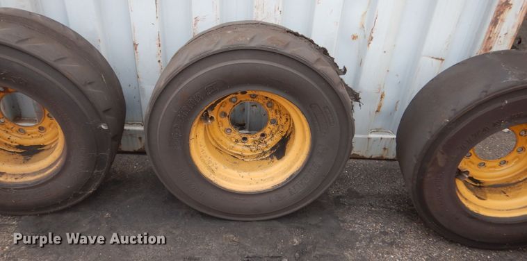 image for item HI9917 2015 Caterpillar 272D2  skid steer loader