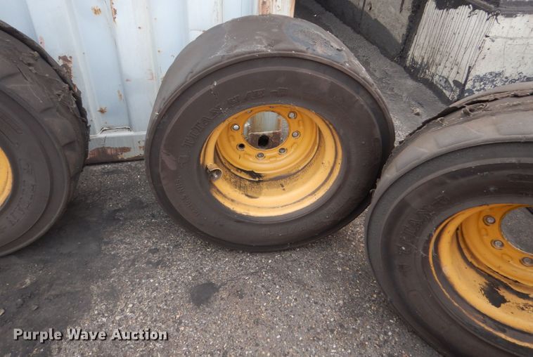 image for item HI9917 2015 Caterpillar 272D2  skid steer loader