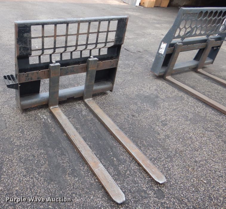 image for item HI9917 2015 Caterpillar 272D2  skid steer loader