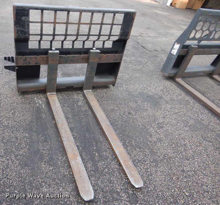 image for item HI9917 2015 Caterpillar 272D2  skid steer loader