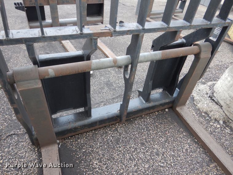 image for item HI9918 48" L skid steer forks