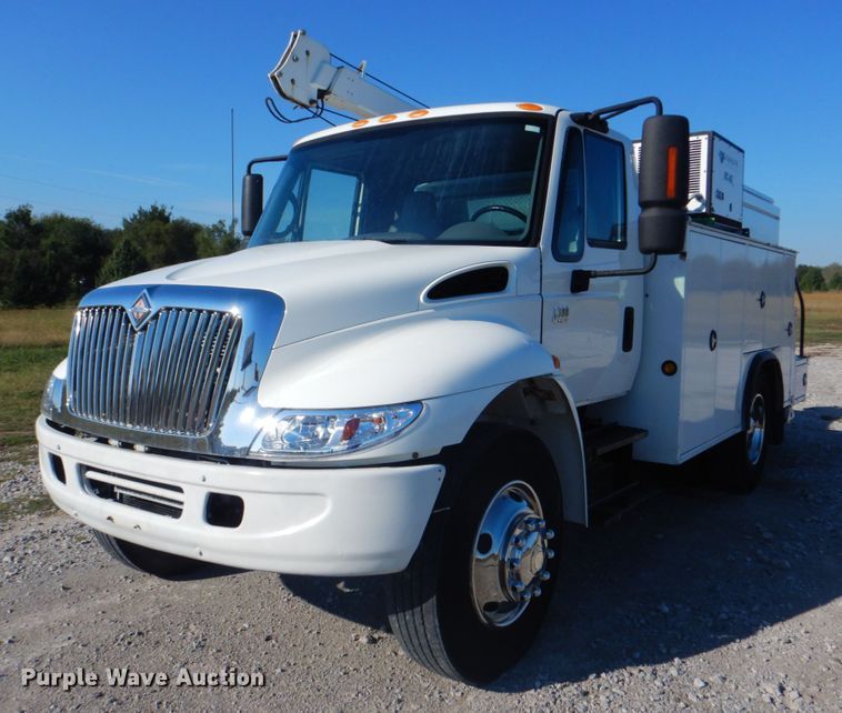 image for item HT9463 2005 International 4300  utility / service truck