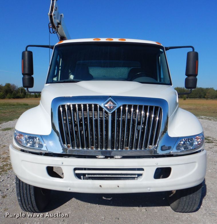 image for item HT9463 2005 International 4300  utility / service truck