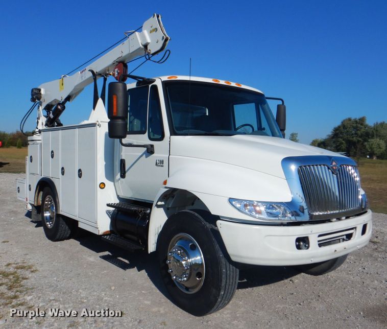 image for item HT9463 2005 International 4300  utility / service truck