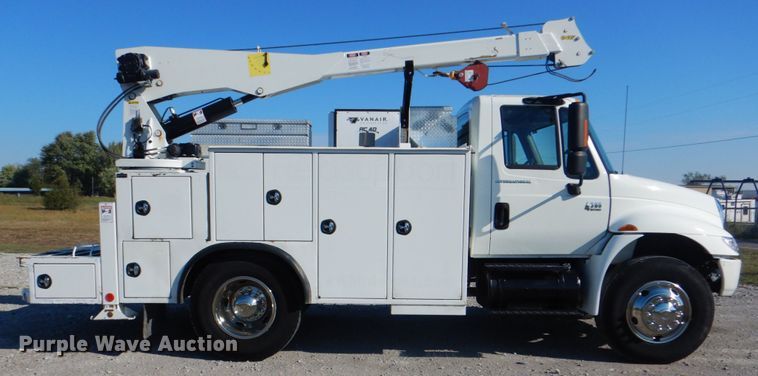 image for item HT9463 2005 International 4300  utility / service truck