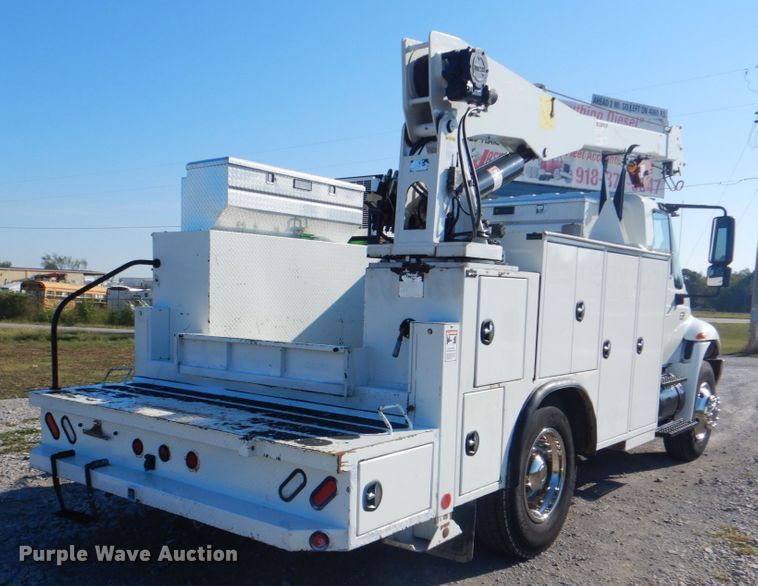 image for item HT9463 2005 International 4300  utility / service truck