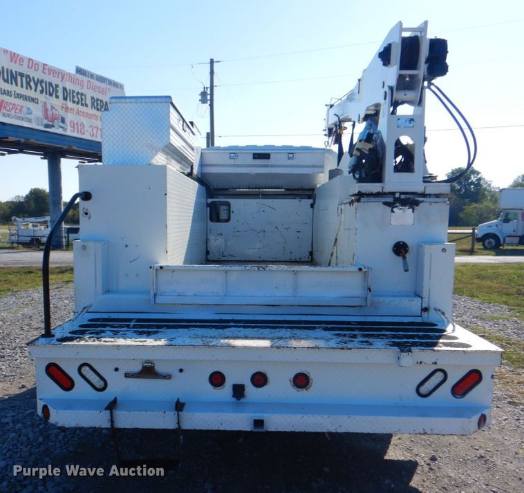 image for item HT9463 2005 International 4300  utility / service truck